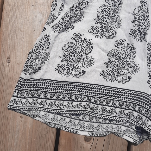 Romper - Picture 2 of 11